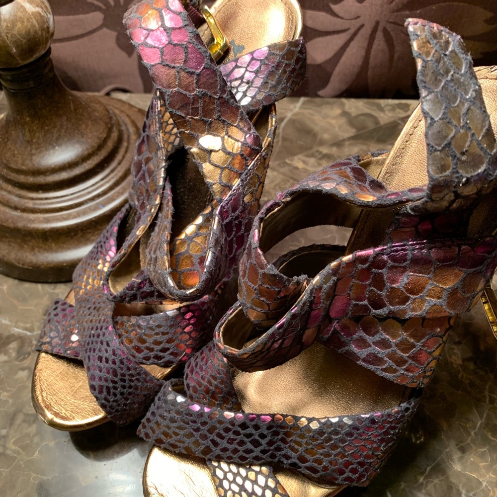 Heels - Picture 6 of 6